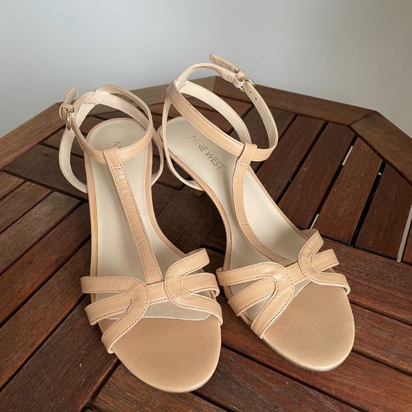 Nine West nude colour sandals size 6 1/2 - Picture 2 of 6